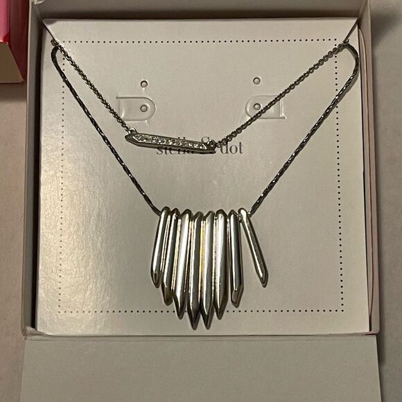 Stella & Dot NEW in box Rebel Cluster Layer Necklace, Silver, Retailed for $79 - Picture 4 of 6